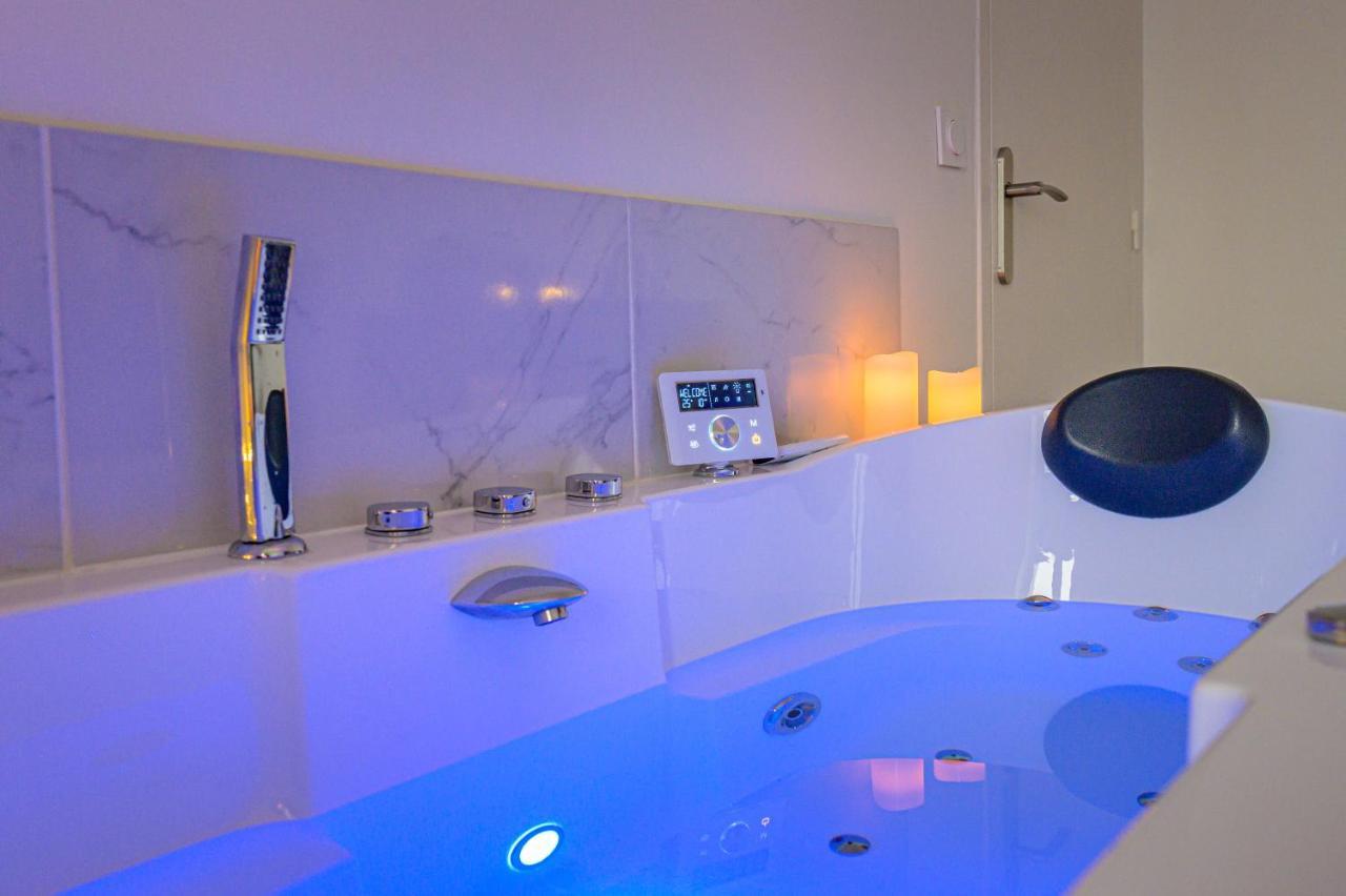 Cinema & Jacuzzi Aux Etoiles - Casabianca Suite Saint-Etienne  Exterior photo