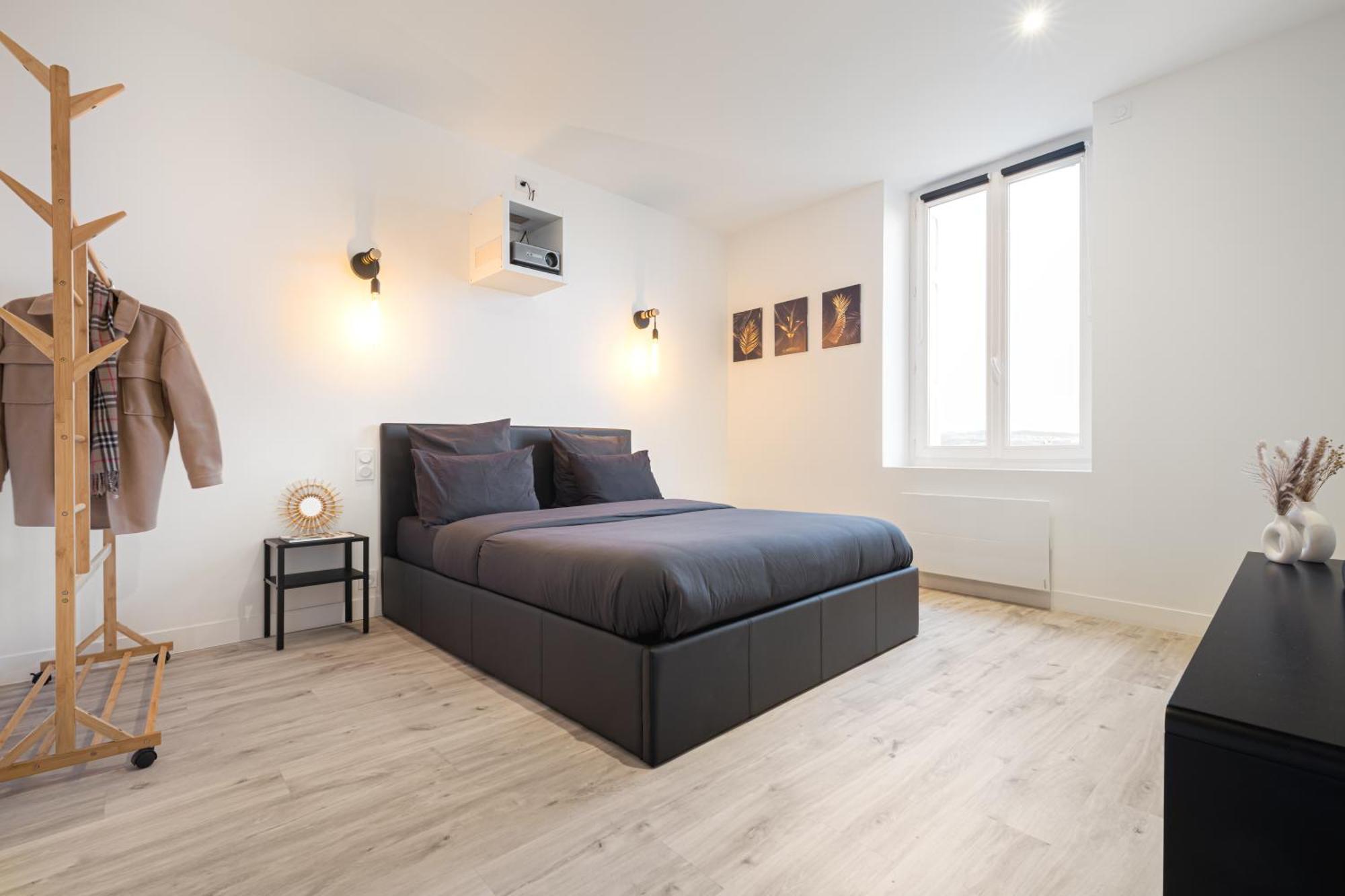 Cinema & Jacuzzi Aux Etoiles - Casabianca Suite Saint-Etienne  Exterior photo